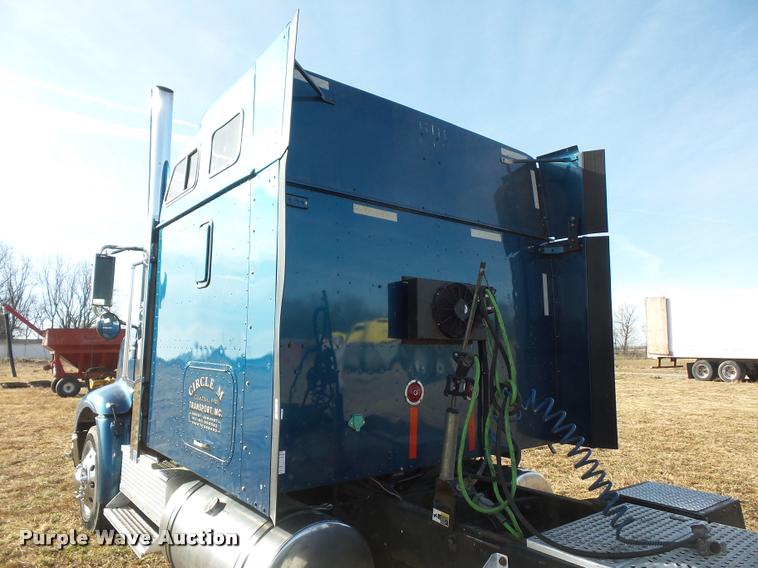 image for item L4531 2007 International 9400i semi truck