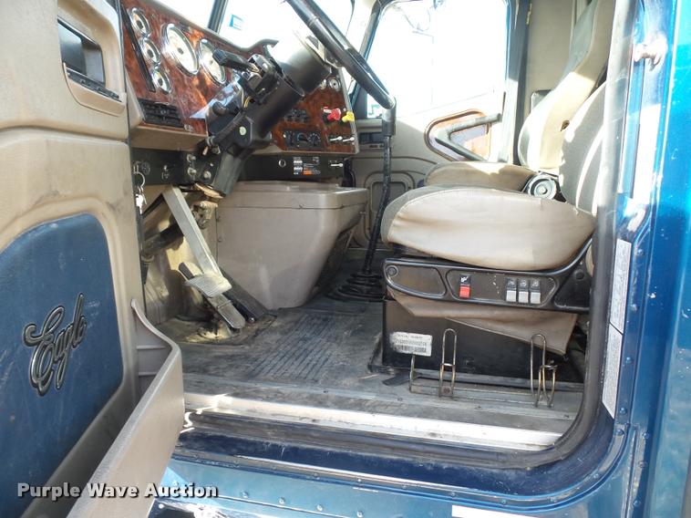 image for item L4531 2007 International 9400i semi truck