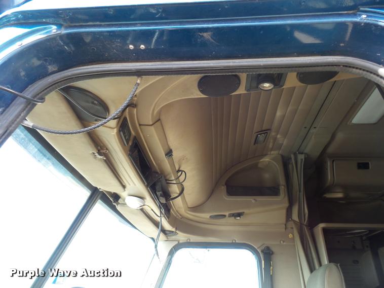 image for item L4531 2007 International 9400i semi truck