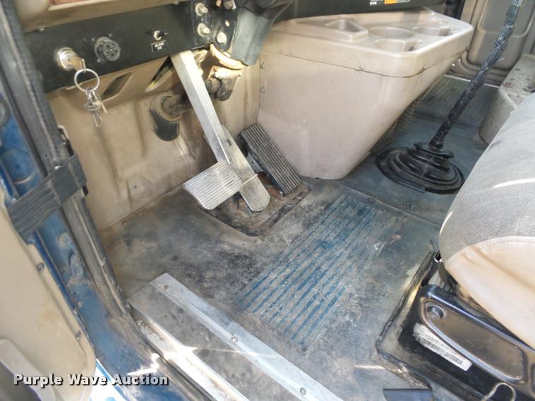 image for item L4531 2007 International 9400i semi truck