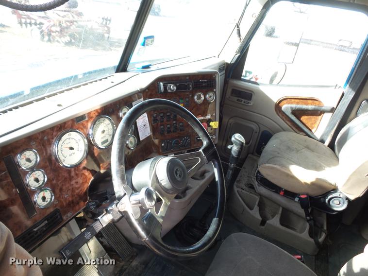 image for item L4531 2007 International 9400i semi truck