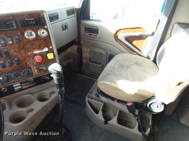 image for item L4531 2007 International 9400i semi truck