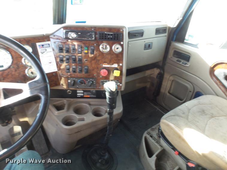 image for item L4531 2007 International 9400i semi truck