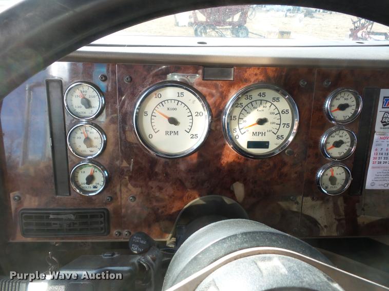 image for item L4531 2007 International 9400i semi truck