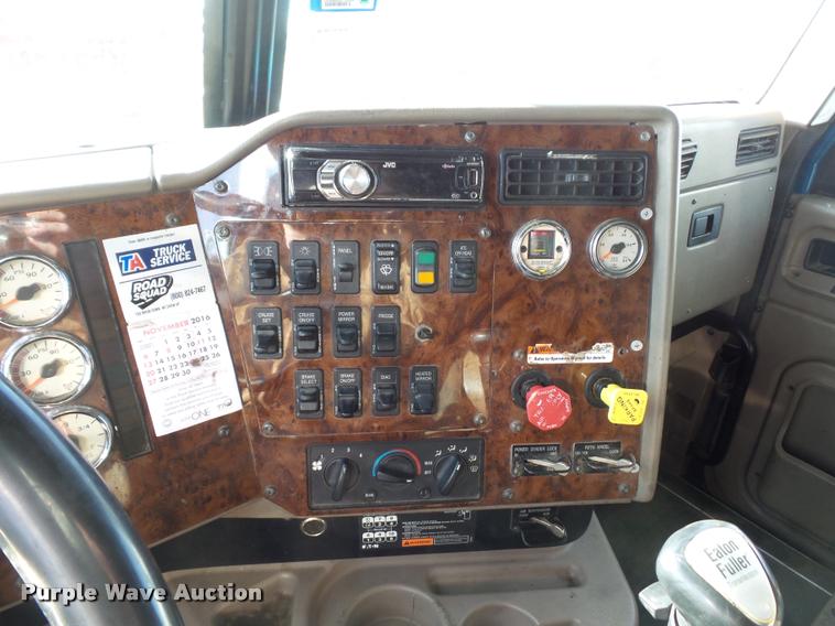 image for item L4531 2007 International 9400i semi truck