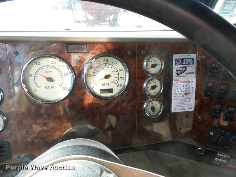 image for item L4531 2007 International 9400i semi truck