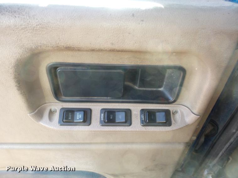 image for item L4531 2007 International 9400i semi truck