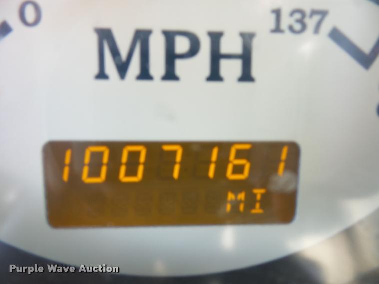 image for item L4531 2007 International 9400i semi truck