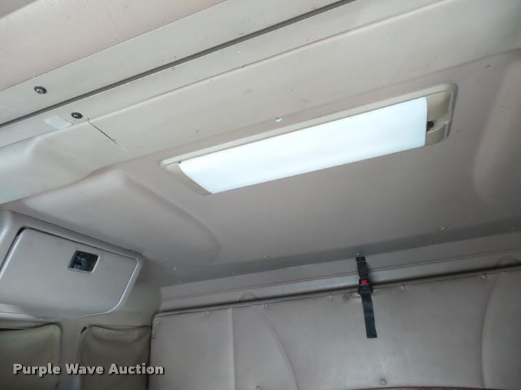 image for item L4531 2007 International 9400i semi truck