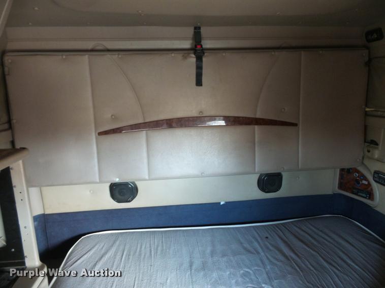 image for item L4531 2007 International 9400i semi truck