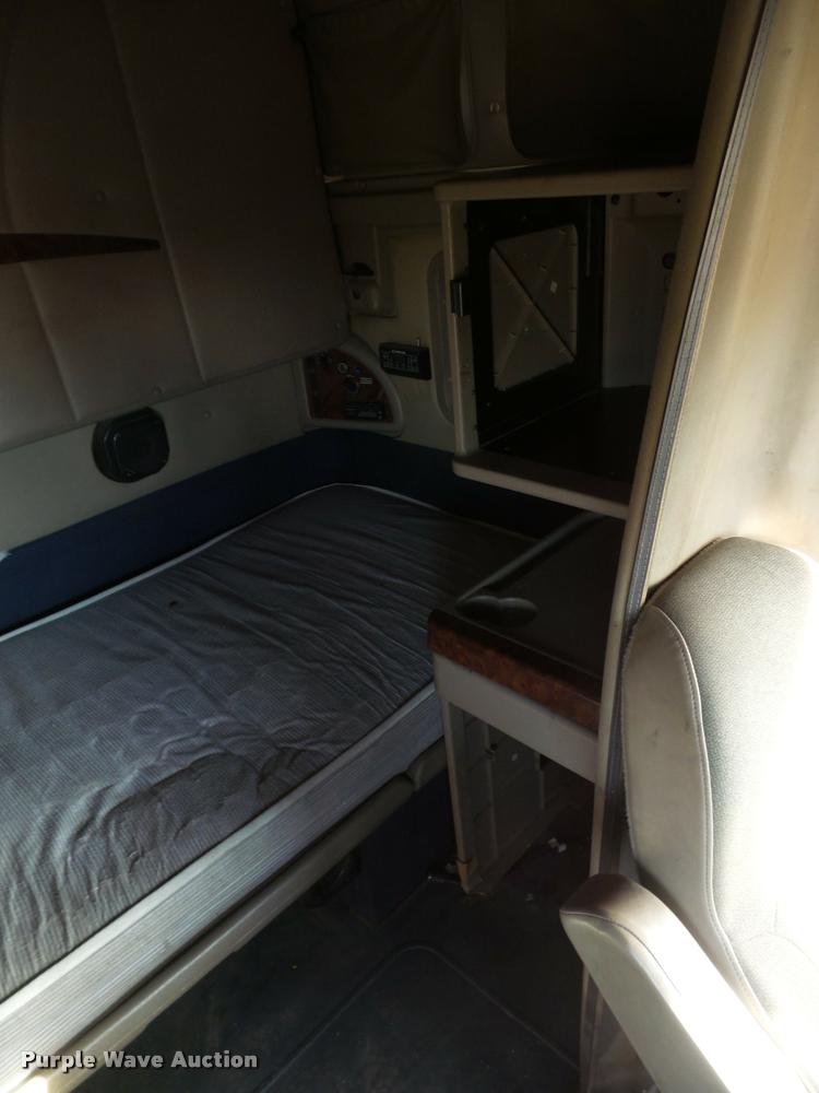 image for item L4531 2007 International 9400i semi truck