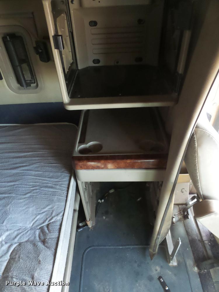 image for item L4531 2007 International 9400i semi truck