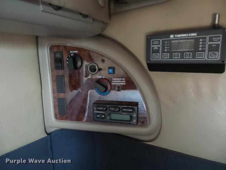 image for item L4531 2007 International 9400i semi truck