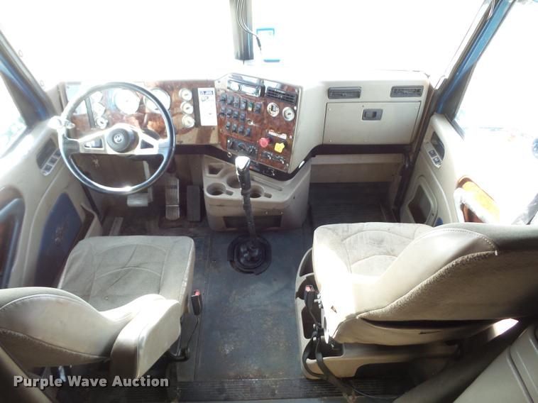 image for item L4531 2007 International 9400i semi truck