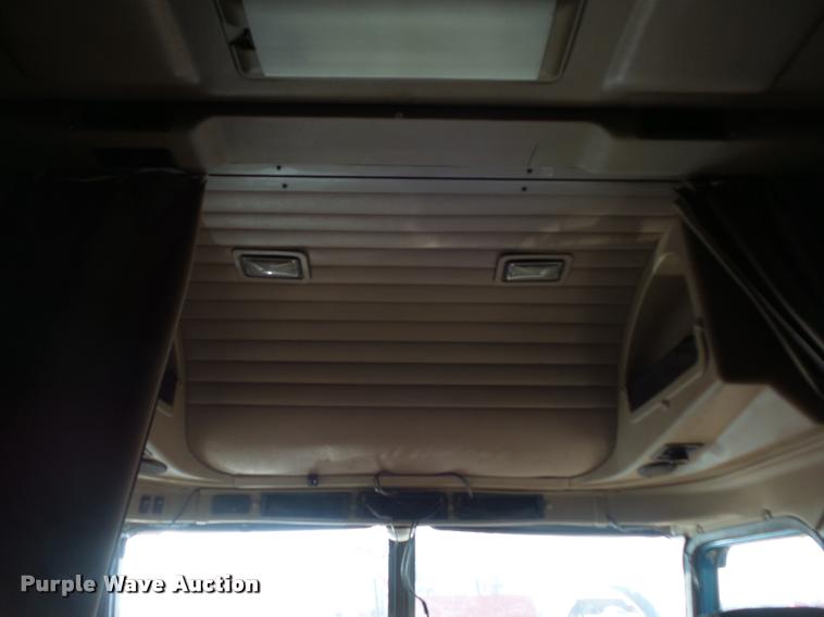 image for item L4531 2007 International 9400i semi truck