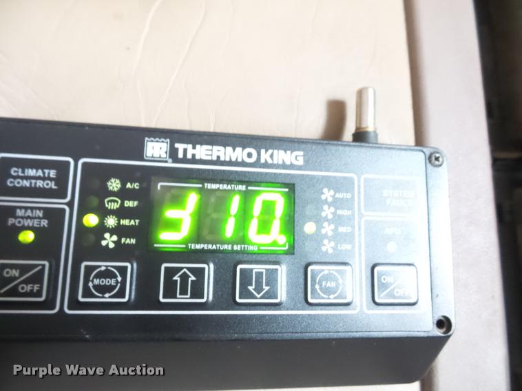 image for item L4531 2007 International 9400i semi truck