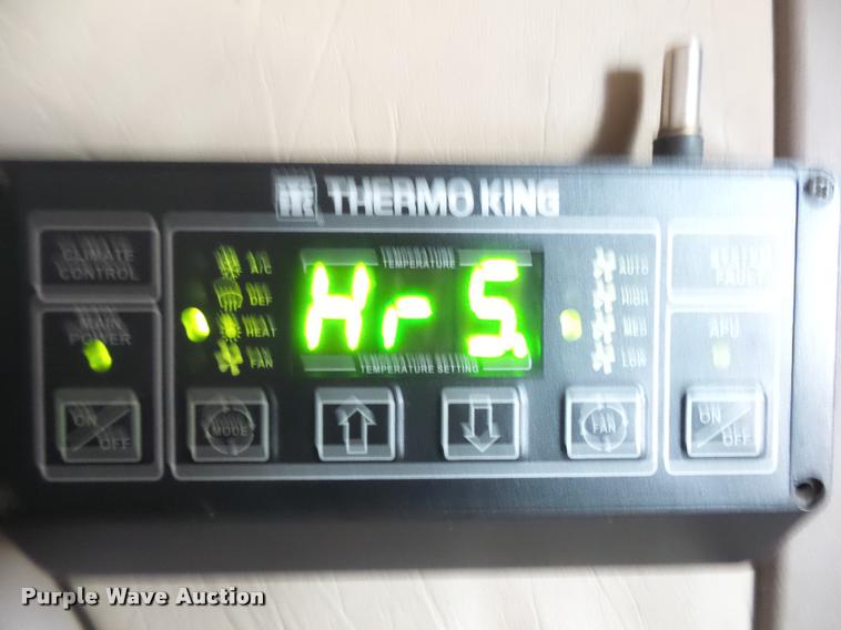 image for item L4531 2007 International 9400i semi truck