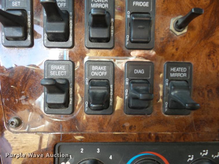 image for item L4531 2007 International 9400i semi truck