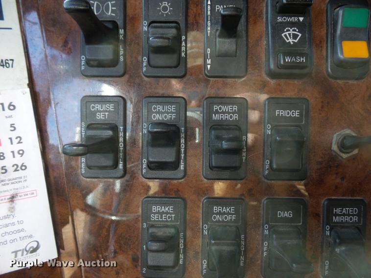 image for item L4531 2007 International 9400i semi truck