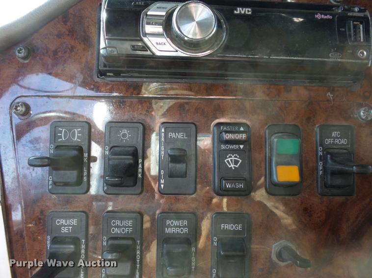 image for item L4531 2007 International 9400i semi truck