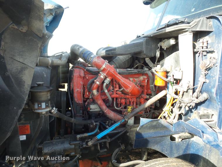 image for item L4531 2007 International 9400i semi truck