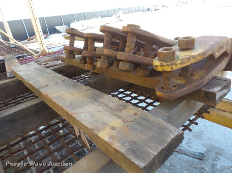 image for item AX9278 (6) Caterpillar 615 scraper cutting edge teeth