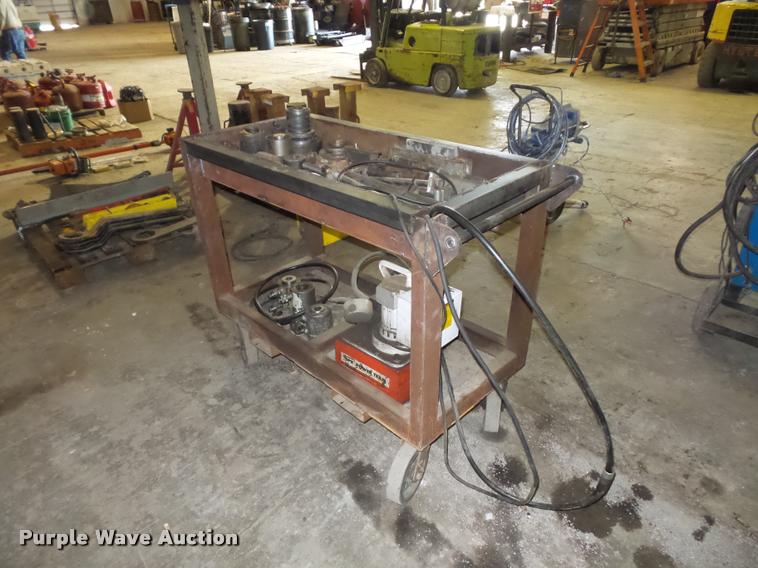 image for item AX9364 SPX Power Team hydraulic port-a-power