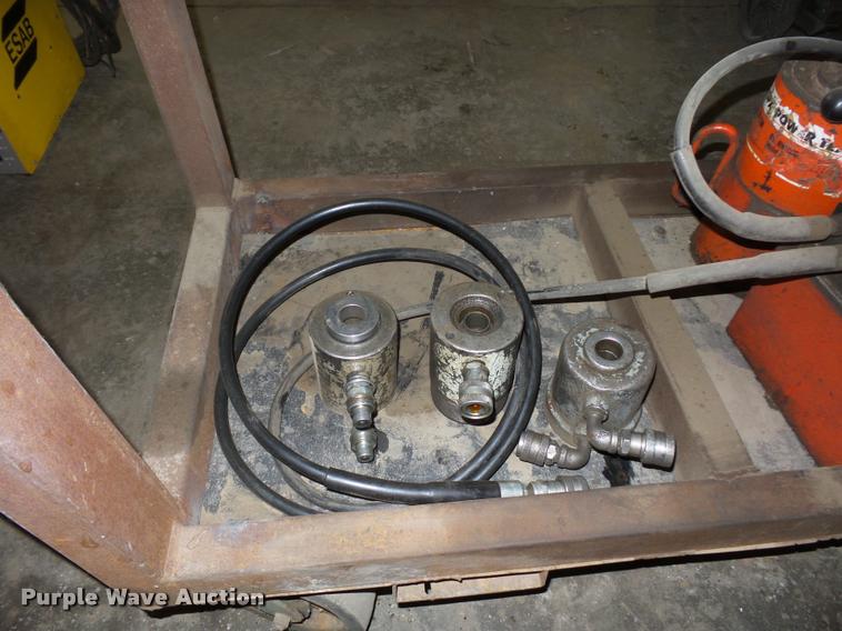 image for item AX9364 SPX Power Team hydraulic port-a-power