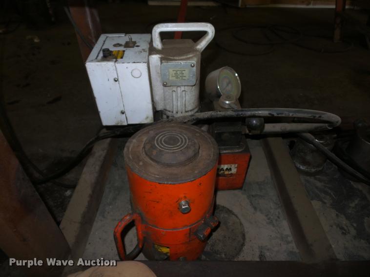 image for item AX9364 SPX Power Team hydraulic port-a-power