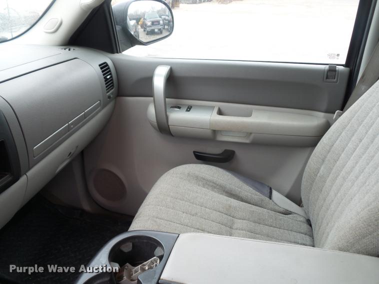 image for item DA5864 2009 GMC Sierra 2500HD pickup truck