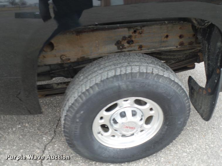 image for item DA5865 2009 GMC Sierra 2500HD pickup truck