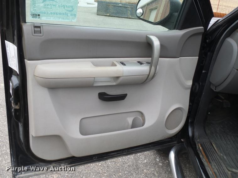 image for item DA5865 2009 GMC Sierra 2500HD pickup truck