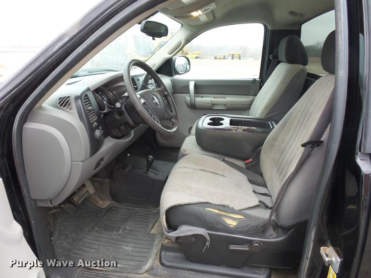 image for item DA5865 2009 GMC Sierra 2500HD pickup truck