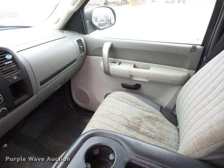 image for item DA5865 2009 GMC Sierra 2500HD pickup truck