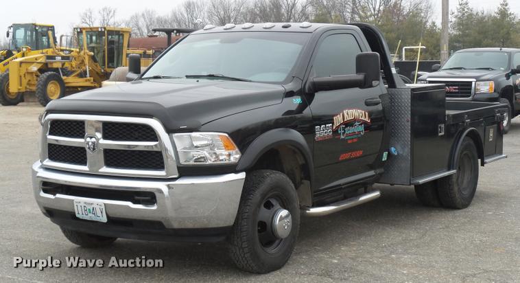 image for item DA5866 2013 Ram 3500 flatbed pickup truck