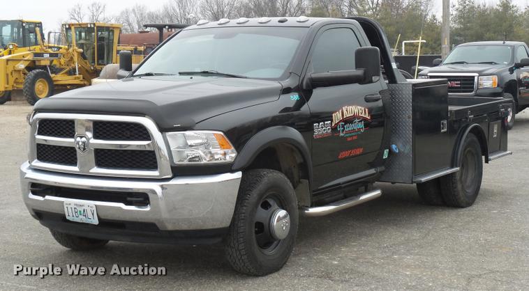 image for item DA5866 2013 Ram 3500 flatbed pickup truck