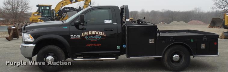 image for item DA5866 2013 Ram 3500 flatbed pickup truck