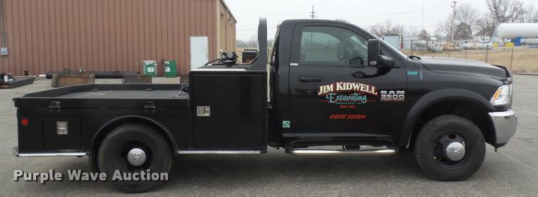 image for item DA5866 2013 Ram 3500 flatbed pickup truck