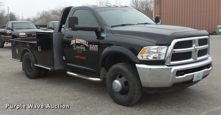 image for item DA5866 2013 Ram 3500 flatbed pickup truck