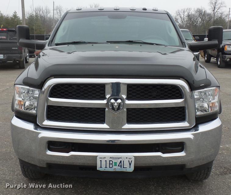 image for item DA5866 2013 Ram 3500 flatbed pickup truck