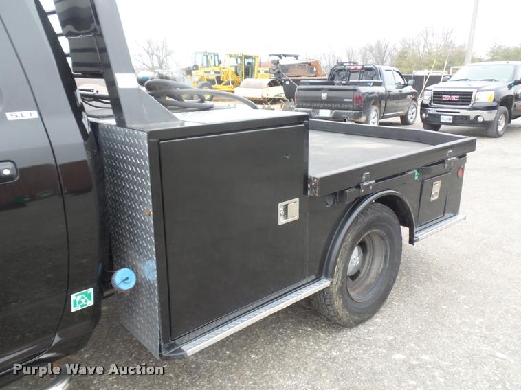 image for item DA5866 2013 Ram 3500 flatbed pickup truck