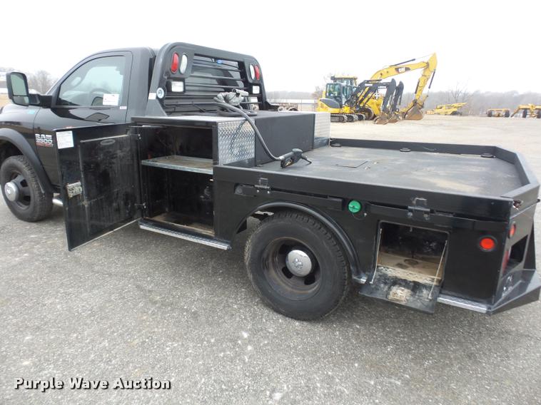 image for item DA5866 2013 Ram 3500 flatbed pickup truck