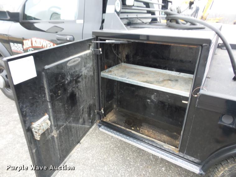 image for item DA5866 2013 Ram 3500 flatbed pickup truck