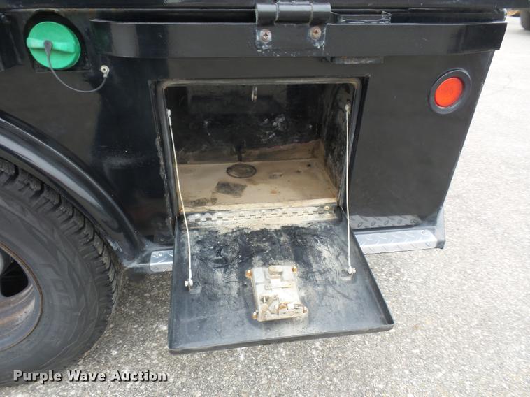 image for item DA5866 2013 Ram 3500 flatbed pickup truck