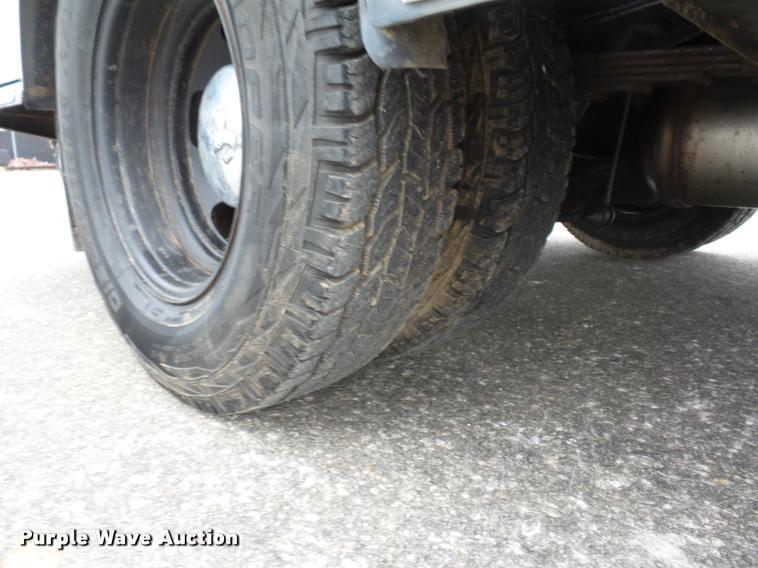 image for item DA5866 2013 Ram 3500 flatbed pickup truck