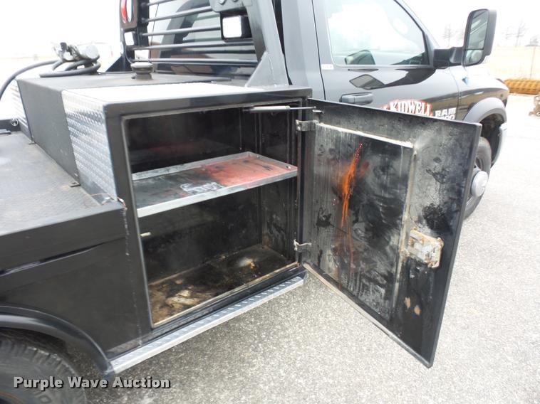 image for item DA5866 2013 Ram 3500 flatbed pickup truck