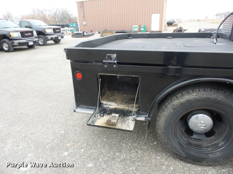 image for item DA5866 2013 Ram 3500 flatbed pickup truck