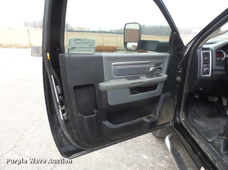 image for item DA5866 2013 Ram 3500 flatbed pickup truck