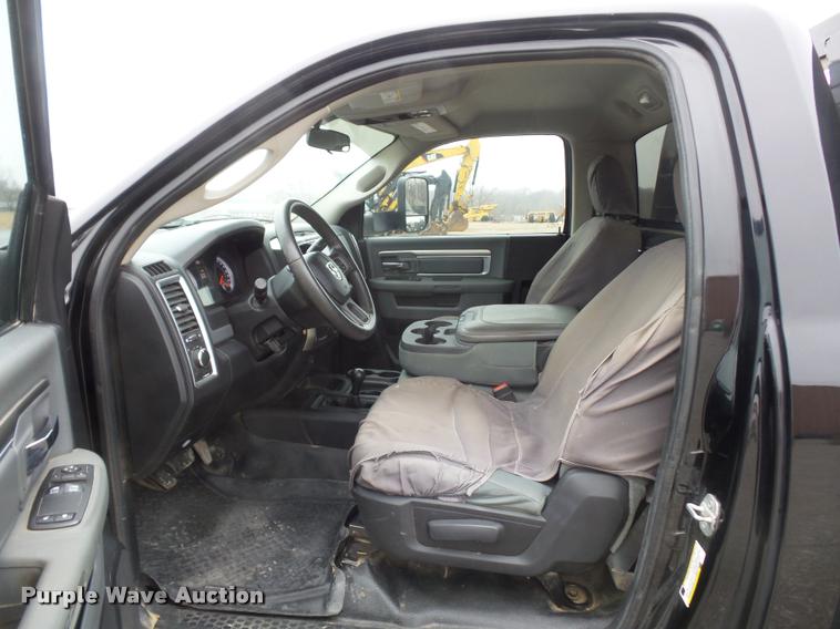 image for item DA5866 2013 Ram 3500 flatbed pickup truck