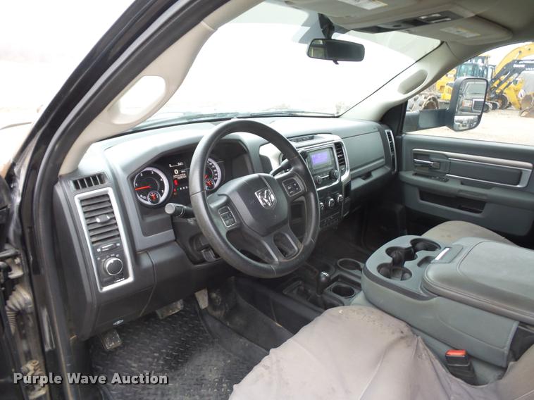 image for item DA5866 2013 Ram 3500 flatbed pickup truck